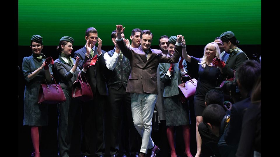 Lo stilista Ettore Bilotta presenta le nuove divise delle hostess Alitalia&nbsp;