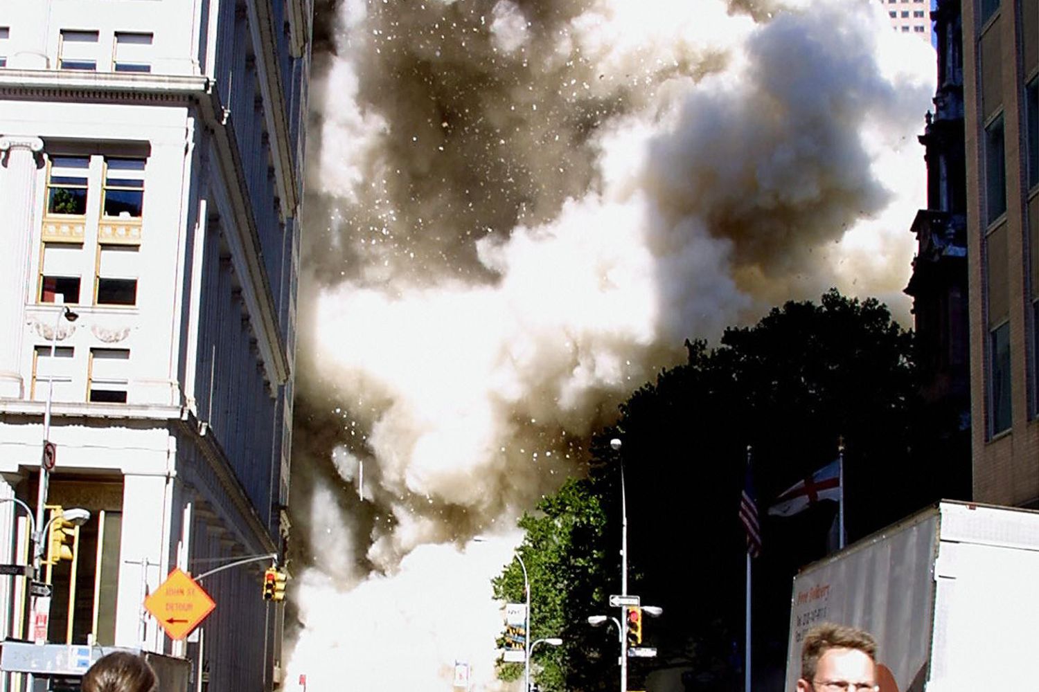 Quattro aerei vengono dirottati sugli obiettivi pi&ugrave; sensibili degli Stati Uniti da parte di un commando di Al&nbsp;Qaeda ,11 settembre 2001&nbsp;&nbsp;&nbsp;