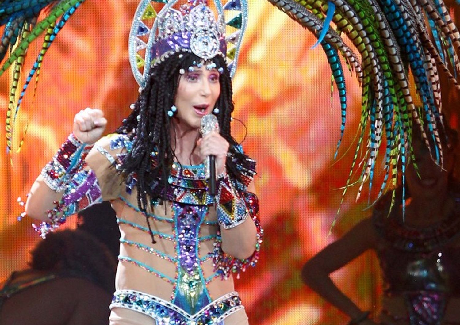 Cher sul palco durante il tour  &quot;Dressed 2 Kill&quot; allo Staples Center, luglio 2014 a Los Angeles, California.