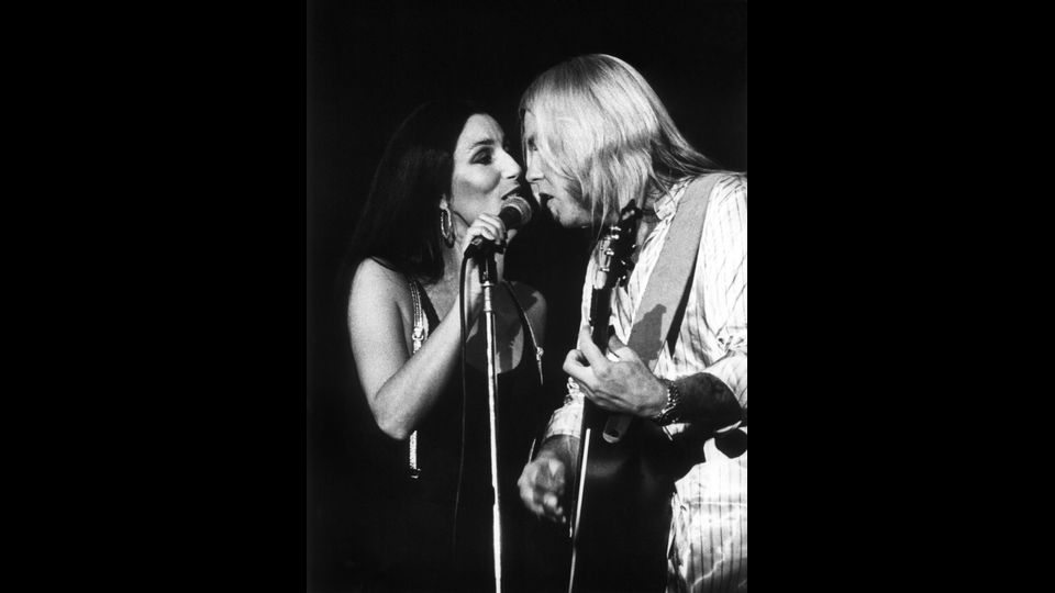 &nbsp;La cantante statunitense e attrice Cher con il suo secondo marito Gregg&nbsp;Allmann, Amburgo (1977)&nbsp;