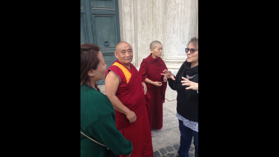 &nbsp; Monaci buddhisti a Montecitorio intonano mantra nella camera ardente per Marco Pannella