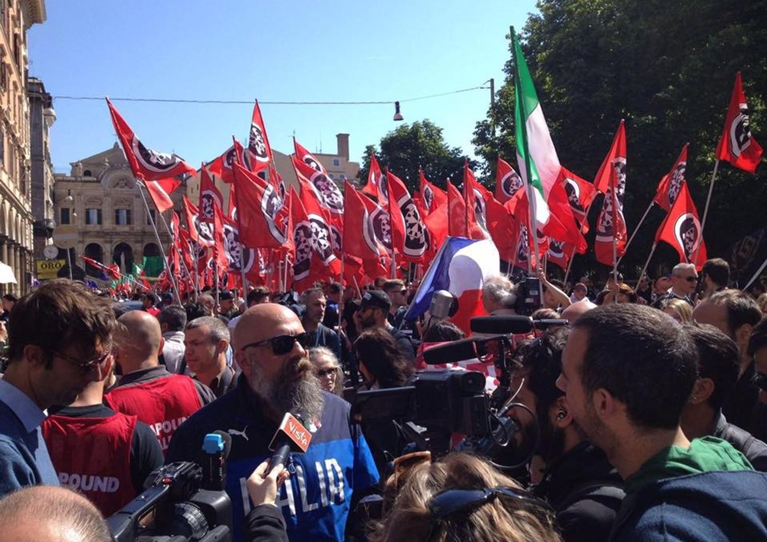 &nbsp; Casapound corteo a Roma - fb