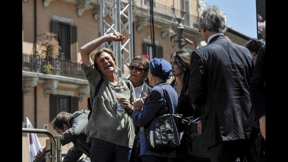 &nbsp;Emma Bonino con una parente di Marco Pannella&nbsp;(agf)