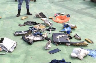 Egyptair, caccia alle scatole nere