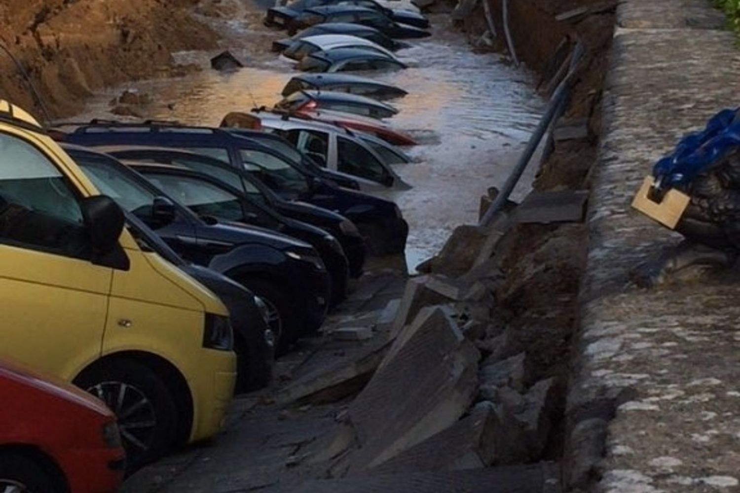 Frana sul Lungarno, vicino Ponte Vecchio