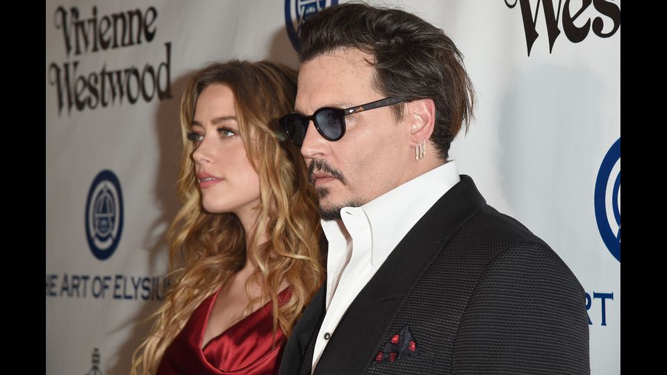 La modella Amber Heard e l'attore ameriacano Johnny Depp all'Art of Elysium a Culver City, California. Gennaio 2016 (Afp)