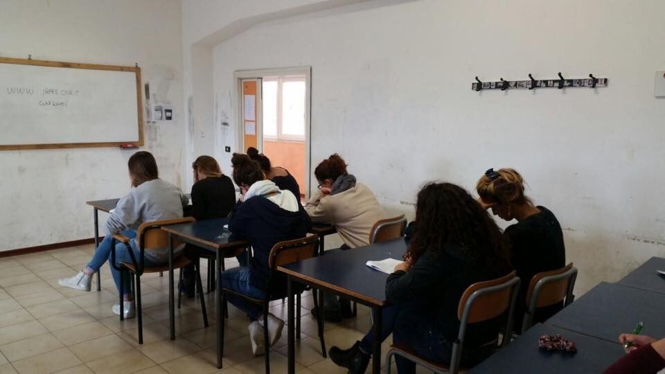 &nbsp;Scuola classe alunni studenti ragazzi computer telefonini smartphone cellulari informatica - fb