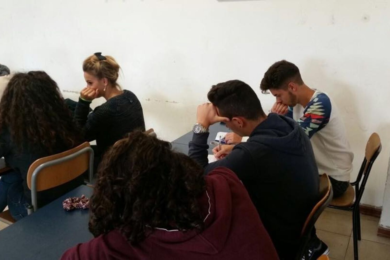 &nbsp;Scuola classe alunni studenti ragazzi computer telefonini smartphone cellulari informatica - fb