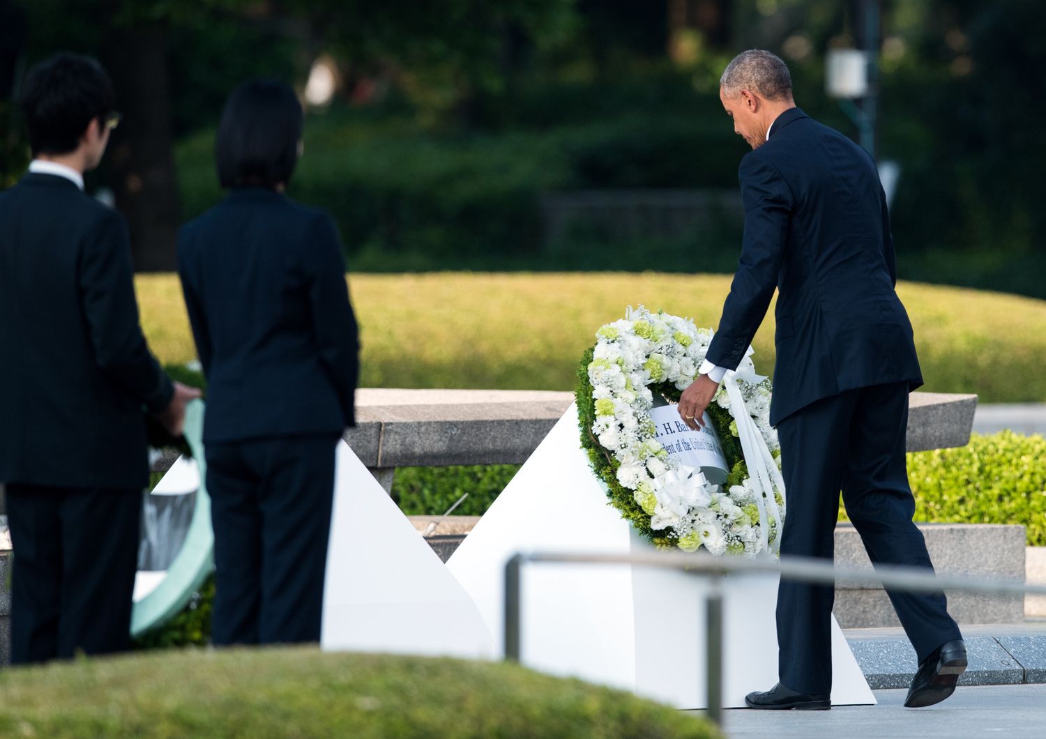Obama a Hiroshima omaggio a vittime