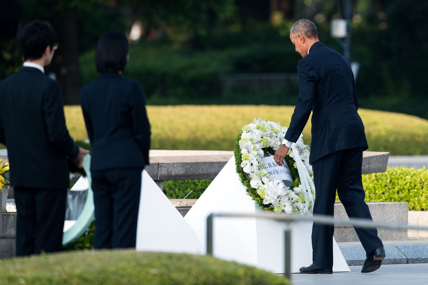 Obama a Hiroshima omaggio a vittime