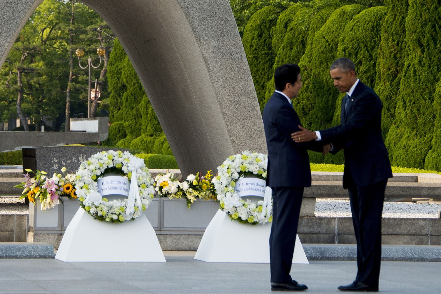 Obama a Hiroshima omaggio a vittime