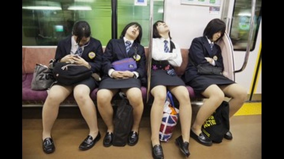 &nbsp;I giapponesi e l'arte dell'inemuri, dormire sembrando svegli&nbsp;(Foto Afp)