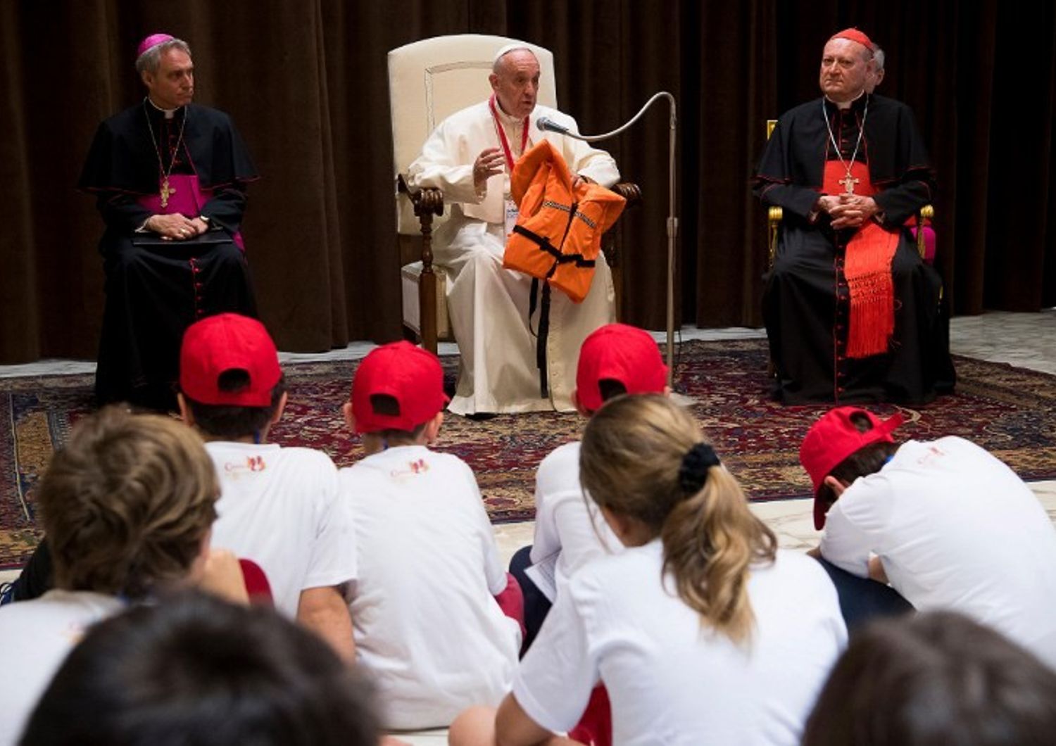 &nbsp;Papa con salvagente di una bimba siriana - afp