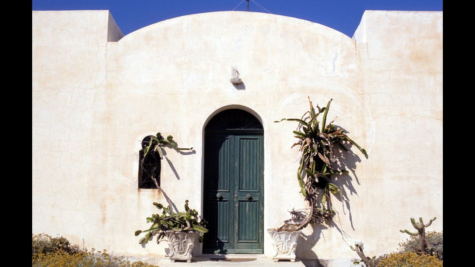 Un Dammuso, tipica abitazione dell'isola (Foto Afp)