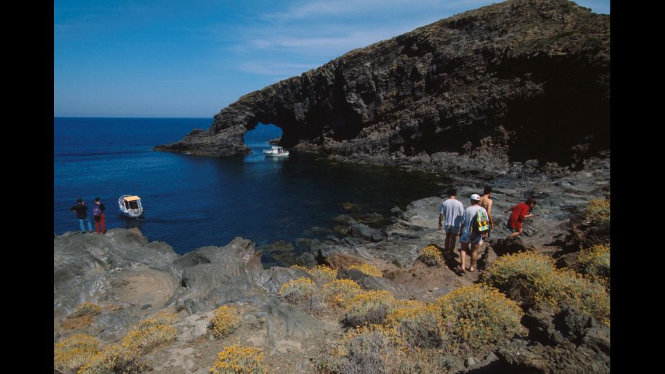 Pantelleria, arco dell'elefante (Foto Afp)