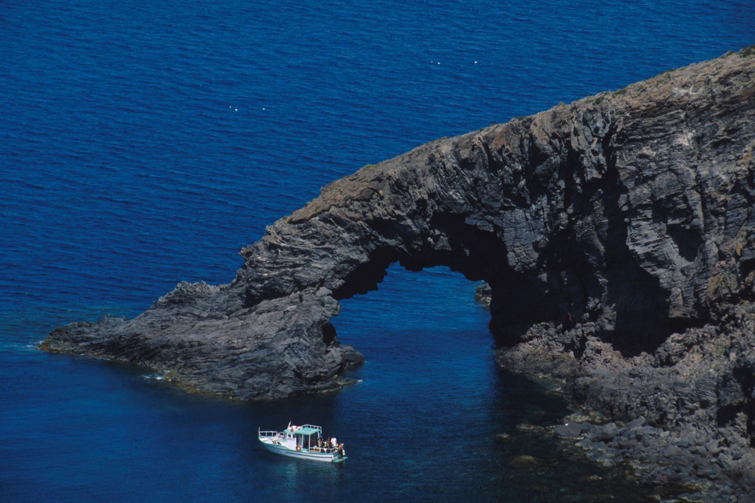 Pantelleria, arco dell'elefante (Foto Afp)