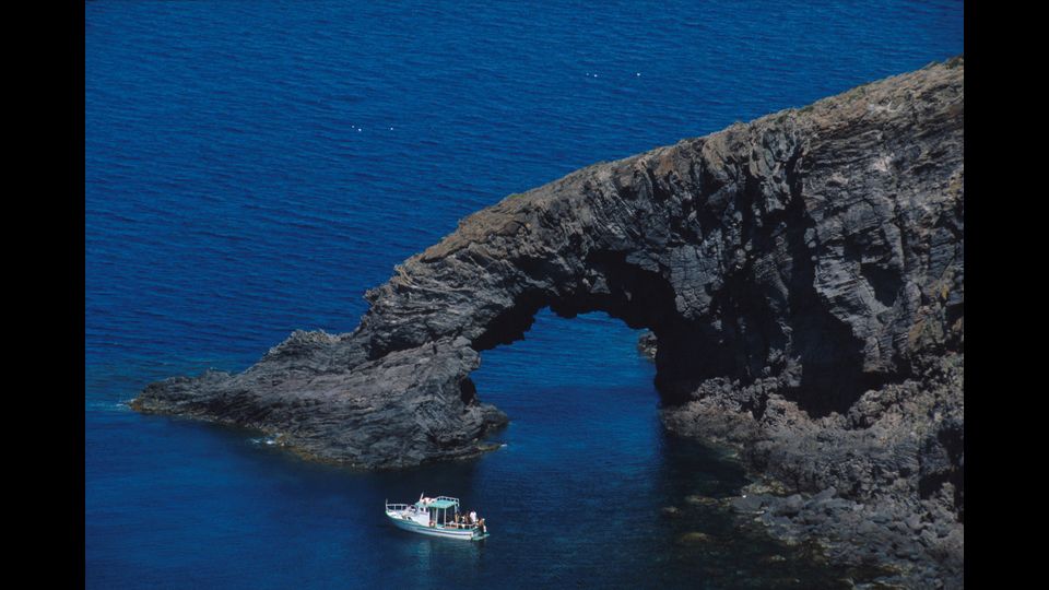 Pantelleria, arco dell'elefante (Foto Afp)