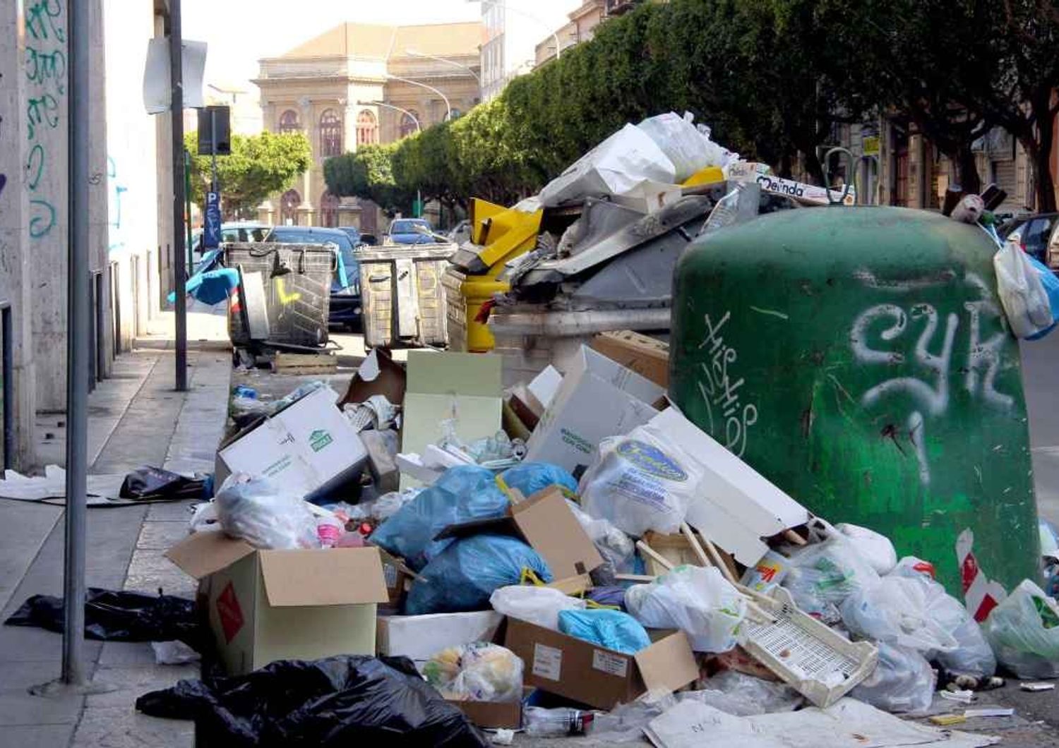 Sciopero raccolta rifiuti, si teme caos cassonetti