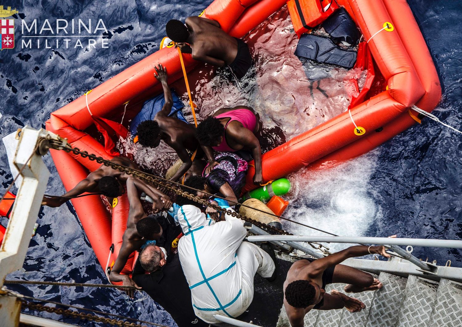 &nbsp; &nbsp;Marina Militare naufragio migranti recupero nave Vega - sito