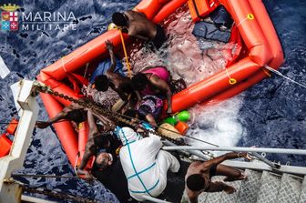 &nbsp; &nbsp;Marina Militare naufragio migranti recupero nave Vega - sito