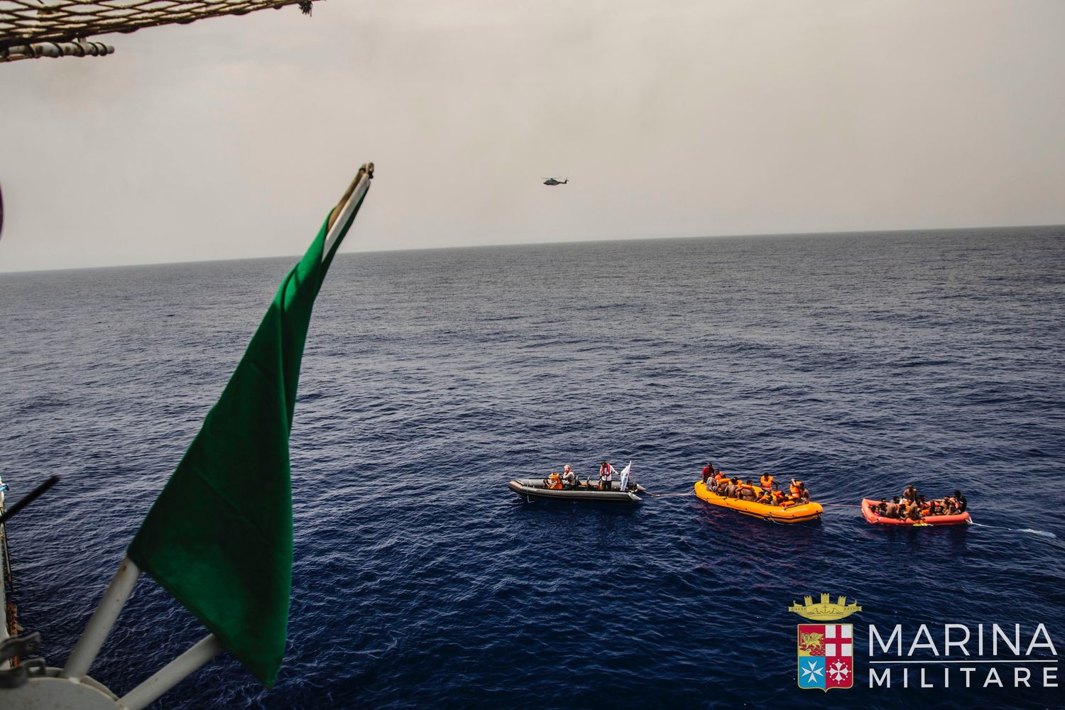 &nbsp; &nbsp;Marina Militare naufragio migranti recupero nave Vega - sito