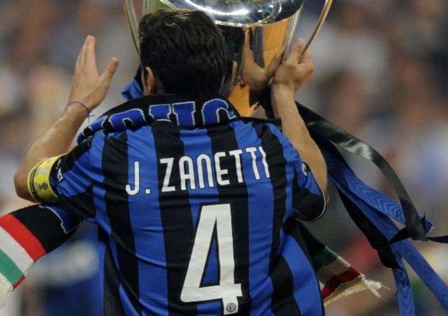 Calcio: Thohir, "Inter ritira la maglia numero 4 di Zanetti"