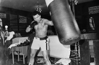 &nbsp;Muhammad Ali durante una sessione di allenamento il 23 aprile 1976 a Washington prima dell'incontro di box con Jimmy Young il 30 aprile 1976 a Landover, nel Maryland.&nbsp;