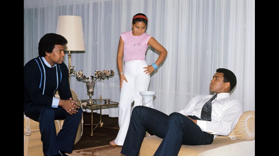 Il campione del Mondo Muhammad Al&igrave; visita il cantante tedesco Roberto Blanco e la sua famiglia a Monaco di Baviera il 27 maggio, 1976&nbsp;