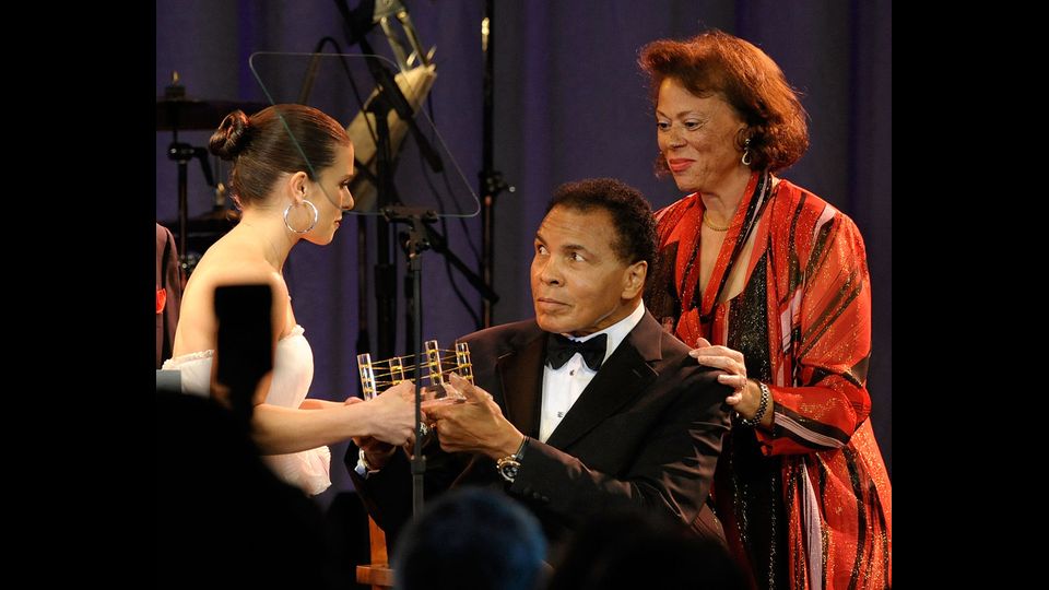 Danica Patrick, Muhammad Ali, e Lonnie Ali  durante il &quot;Celebrity Fight Night XVI&quot;, 20 marzo 2010 presso il JW Marriott Desert Ridge a Phoenix, in Arizona