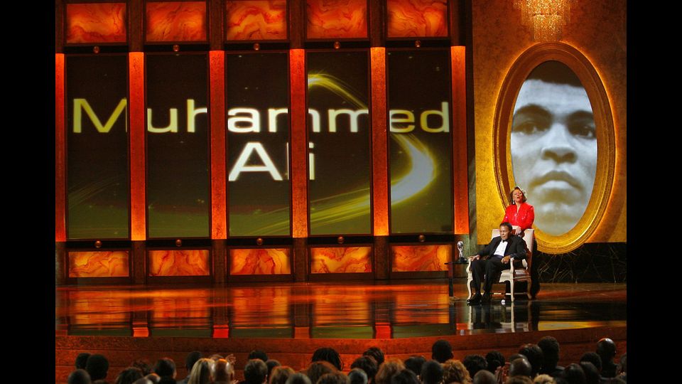 &nbsp;L'ex pugile durante la premiazione al 40esimo &quot;NAACP Image Awards&quot;,&nbsp;&nbsp;il 12 febbraio 2009 presso l'Auditorium di Los Angeles, California&nbsp;