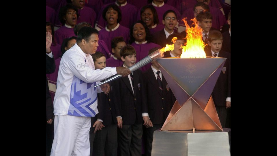 &nbsp;Mohammed Al&igrave; accende la Torcia Olimpica&nbsp;prima dei Giochi di Salt Lake 2002