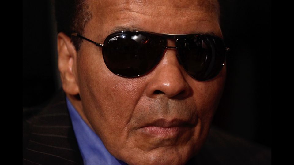 Addio a Muhammad Al&igrave;, leggenda del pugilato e dello sport. L'ex campione del mondo dei pesi massimi si &egrave; spento all'et&agrave; di 74 anni a Phoenuix, in Arizona&nbsp;