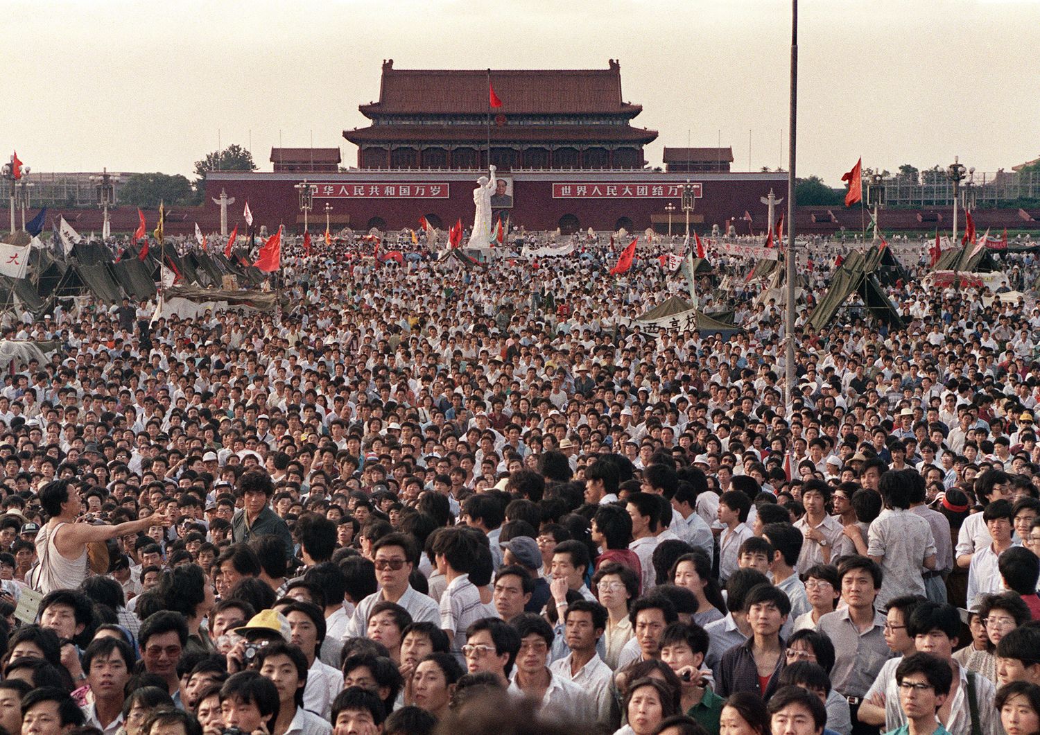 piazza Tiananmen nel 1989, con la Statua della Libert&agrave; in polistirolo (Afp)&nbsp;