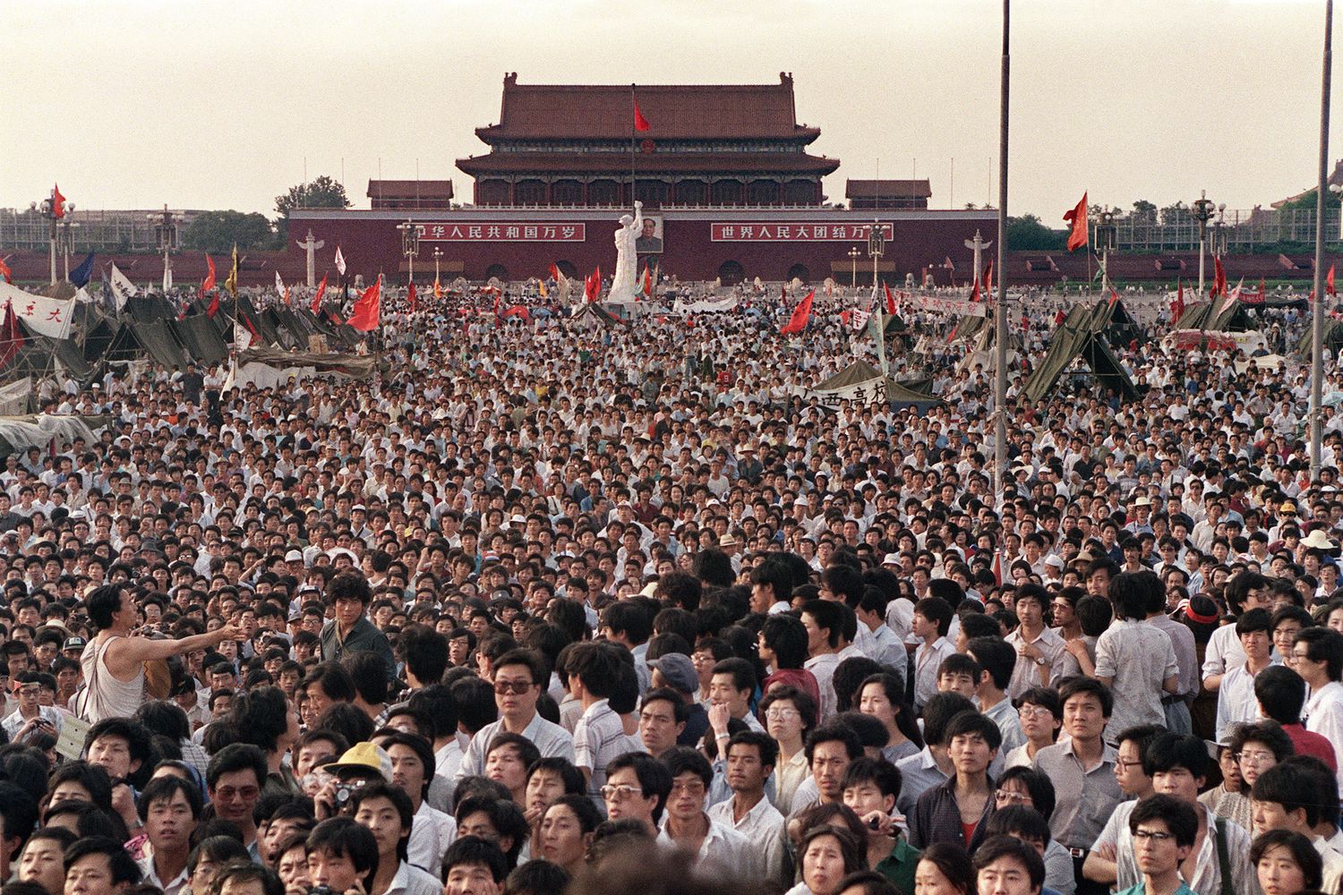 piazza Tiananmen nel 1989, con la Statua della Libert&agrave; in polistirolo (Afp)&nbsp;
