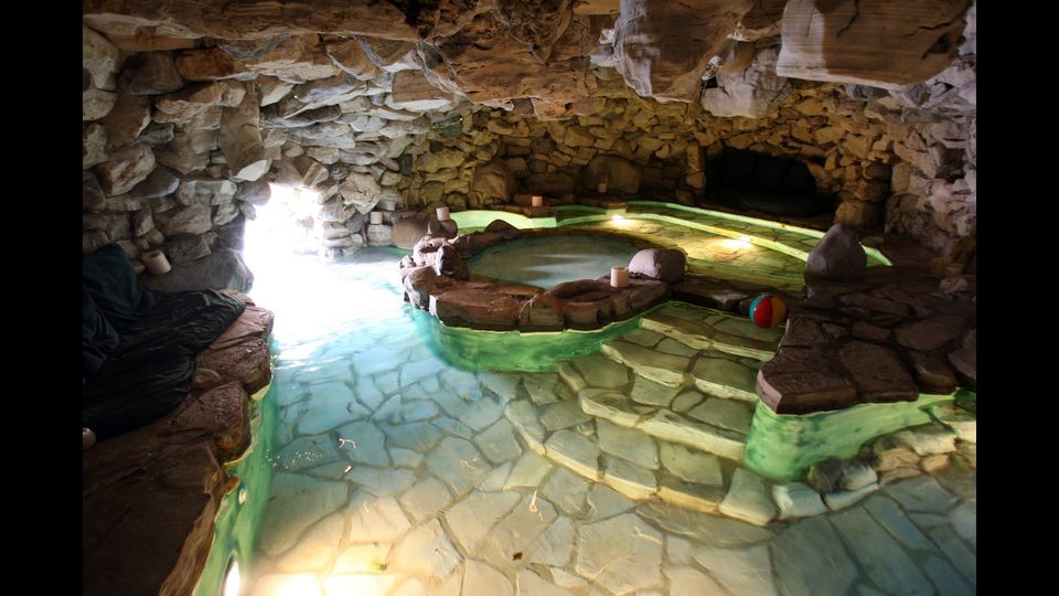 &nbsp;Una particolare dell&igrave;'interno della villa (Afp)