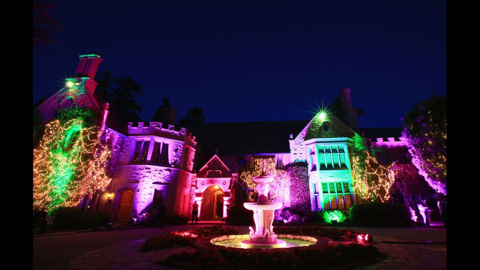 &nbsp;Giochi di luci sulla villa (Afp)