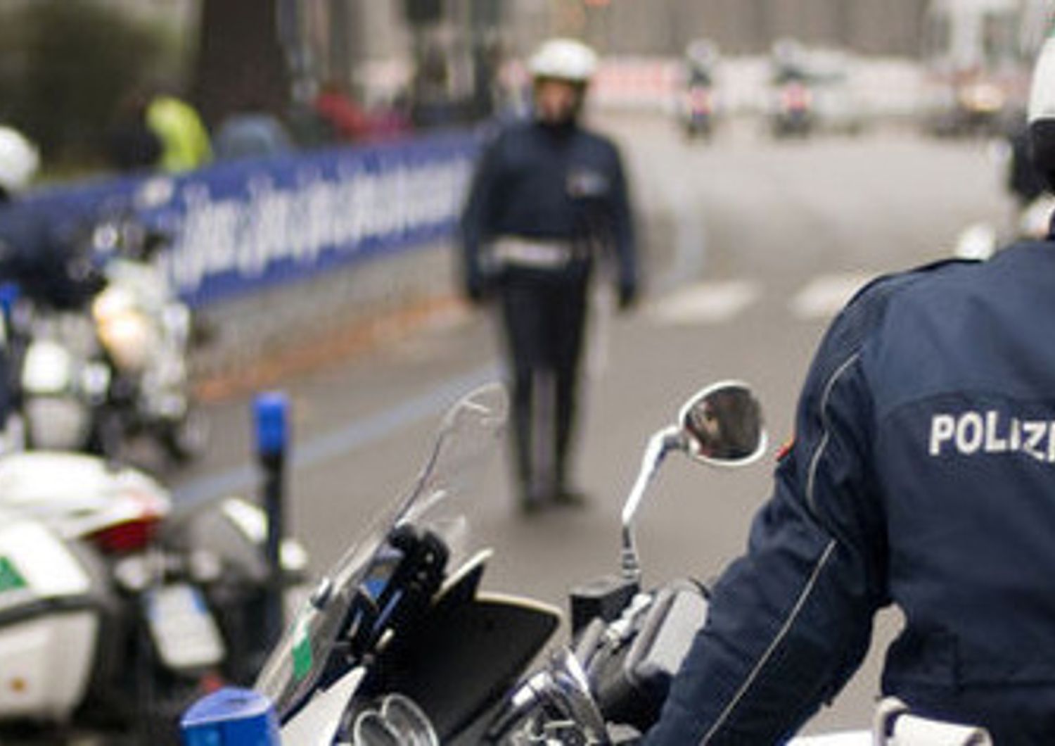 Polizia municipale locale moto poliziotti