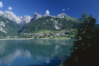 1) Lago di Molveno (Trentino Alto Adige)