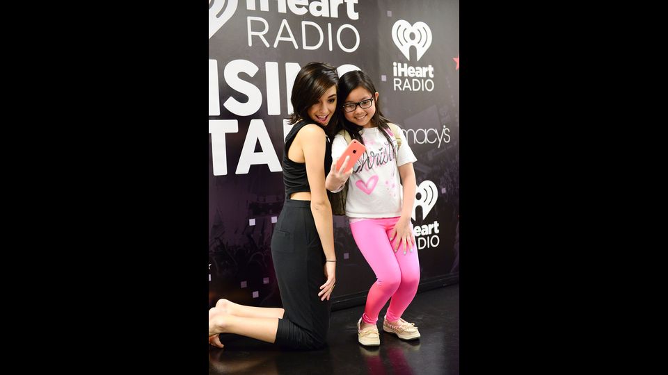 &nbsp;Crhistina Grimmie insieme a una piccola fan
