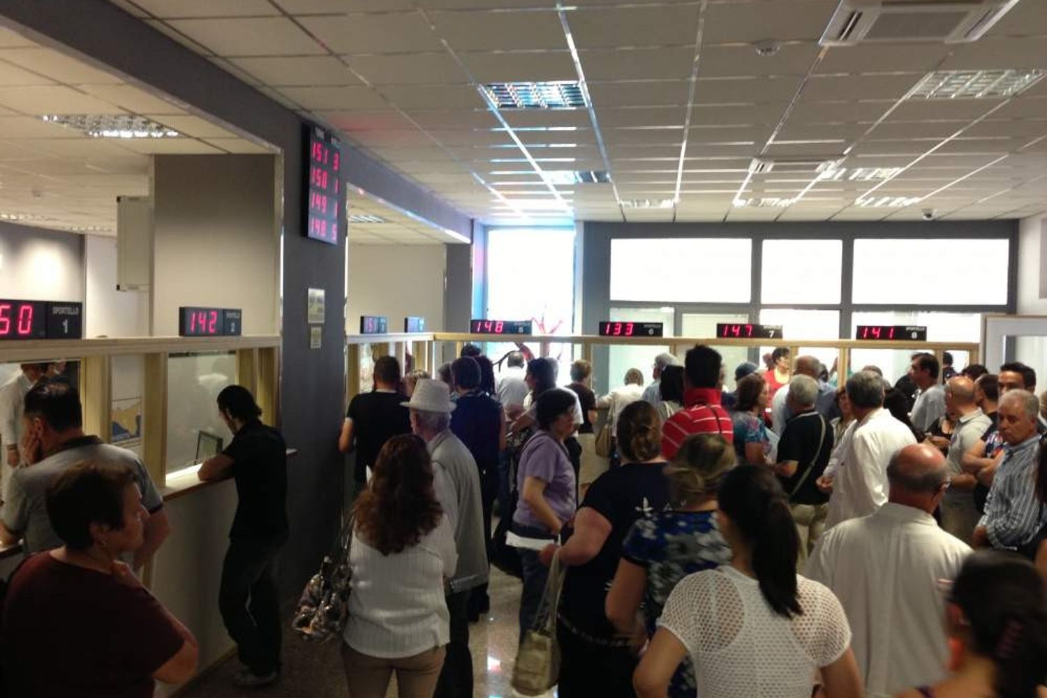 &nbsp;Coda sportelli fila