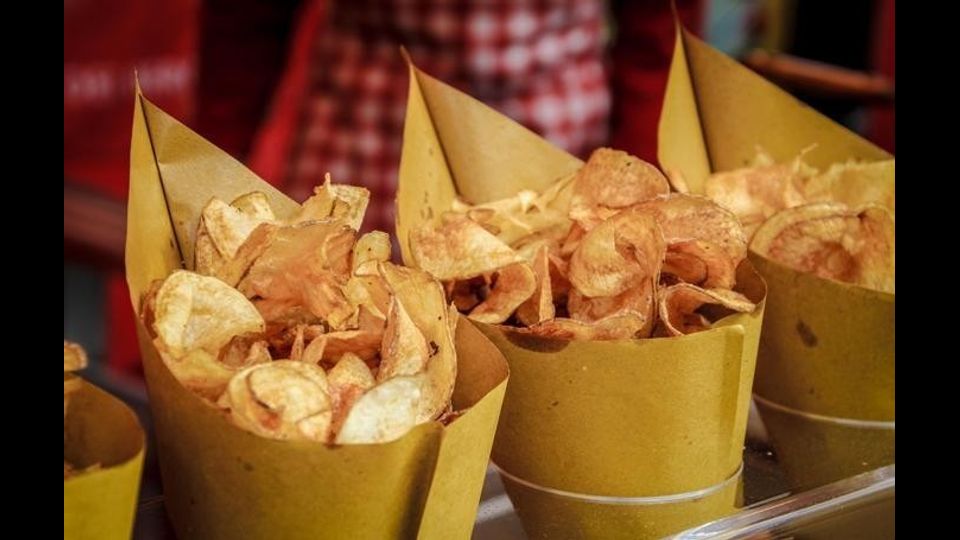 &nbsp;Cibo di strada, patate fritte a chips