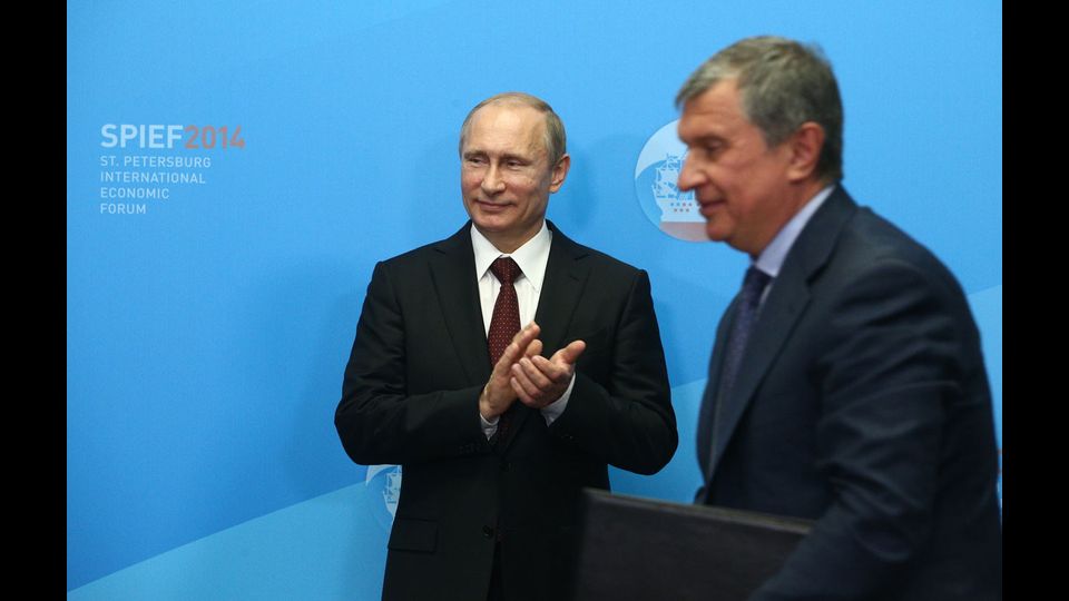 SPIEF 2014 - Putin e il presidente di Rosneft Sechin&nbsp;