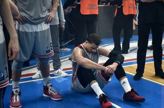 la disperazione dei i giocatori dello Strasburgo dopo aver perso la finale di Eurocup Basket con il Galatasary (Afp)&nbsp;