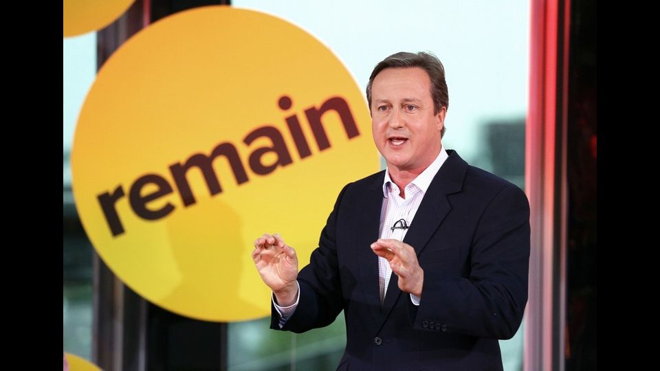 &nbsp;Brexit, il primo ministro David Cameron durante un dibattito pubblico a Londra contro l'uscita dall'Ue (Afp)