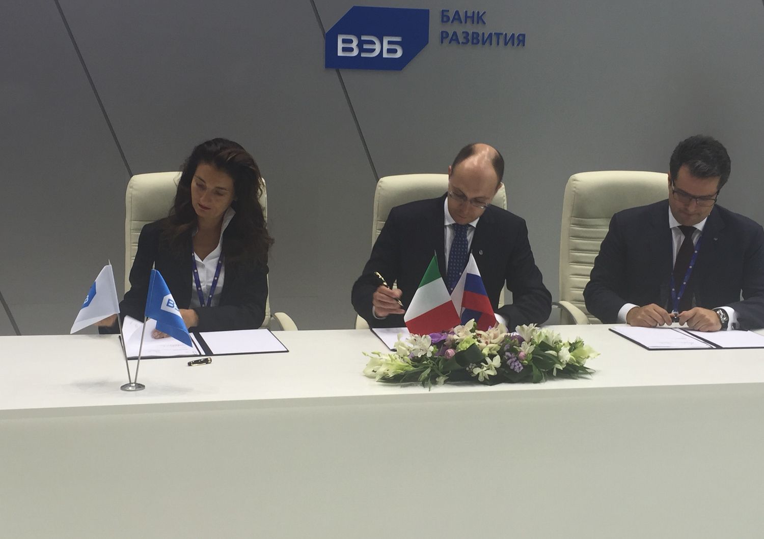 Forum Pietroburgo: firmato accordo collaborazione Sace-Veb