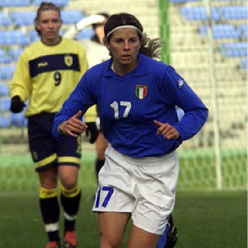 Katia Serra momenti della sua carriera calcistica, con la maglia della Nazionale di calcio femminile &nbsp;(foto da facebook)&nbsp;
