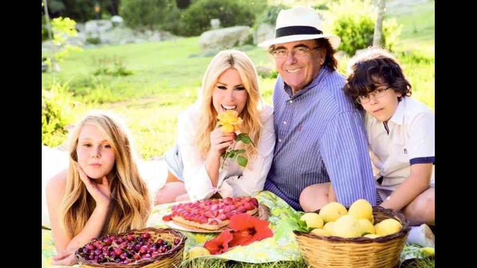 &nbsp;Al Bano e Loredana Carrisi con i figli&nbsp;(foto da Twitter)