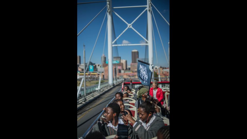 Studenti nelle scuole ricordano il massacro di Soweto (Afp)