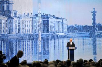 &nbsp;Vladimir Putin Forum San Pietroburgo (Afp)