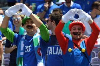 tifosi Italia (foto da Twitter)&nbsp;